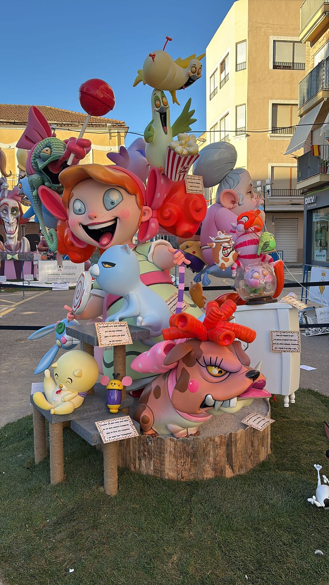 Falla Infantil Falla Luis Cendoya 2026 - Un més de la família